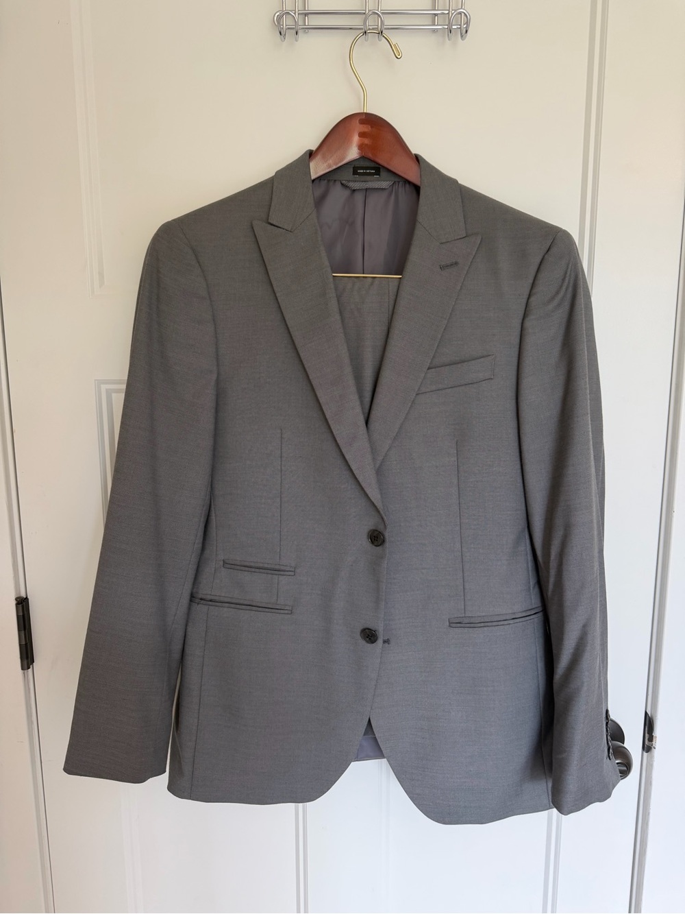 Classic Gray Men's Two-Button Slim Suit